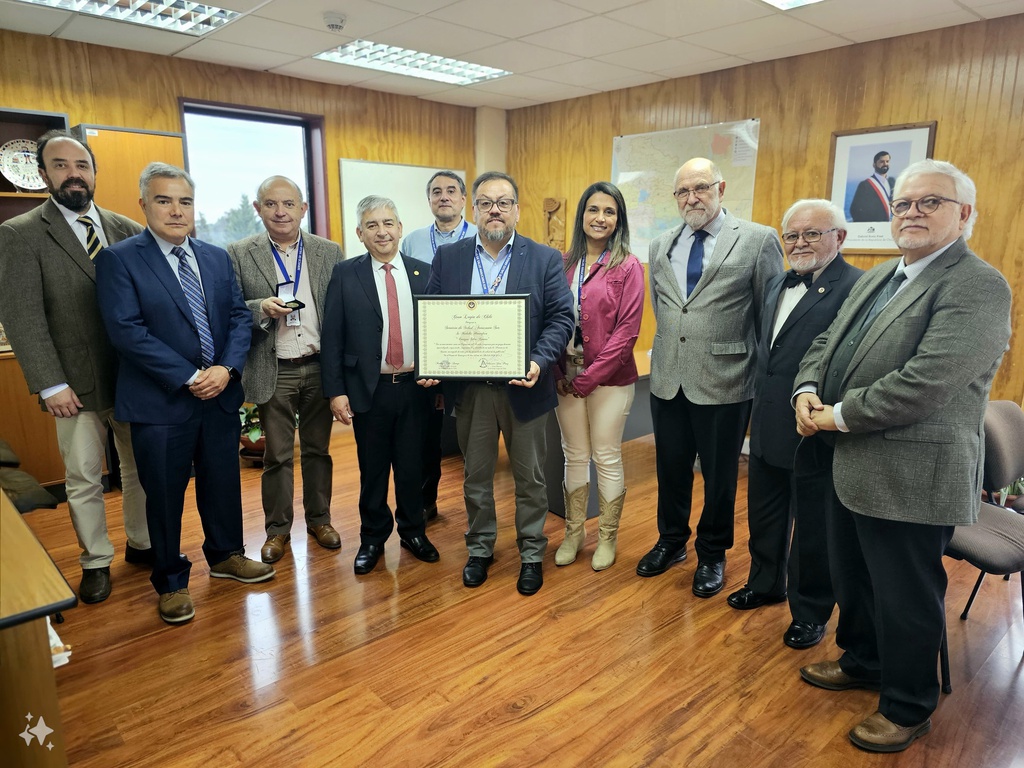Gran logia de Chile entrega reconocimiento a Servicio de Salud Araucanía Sur