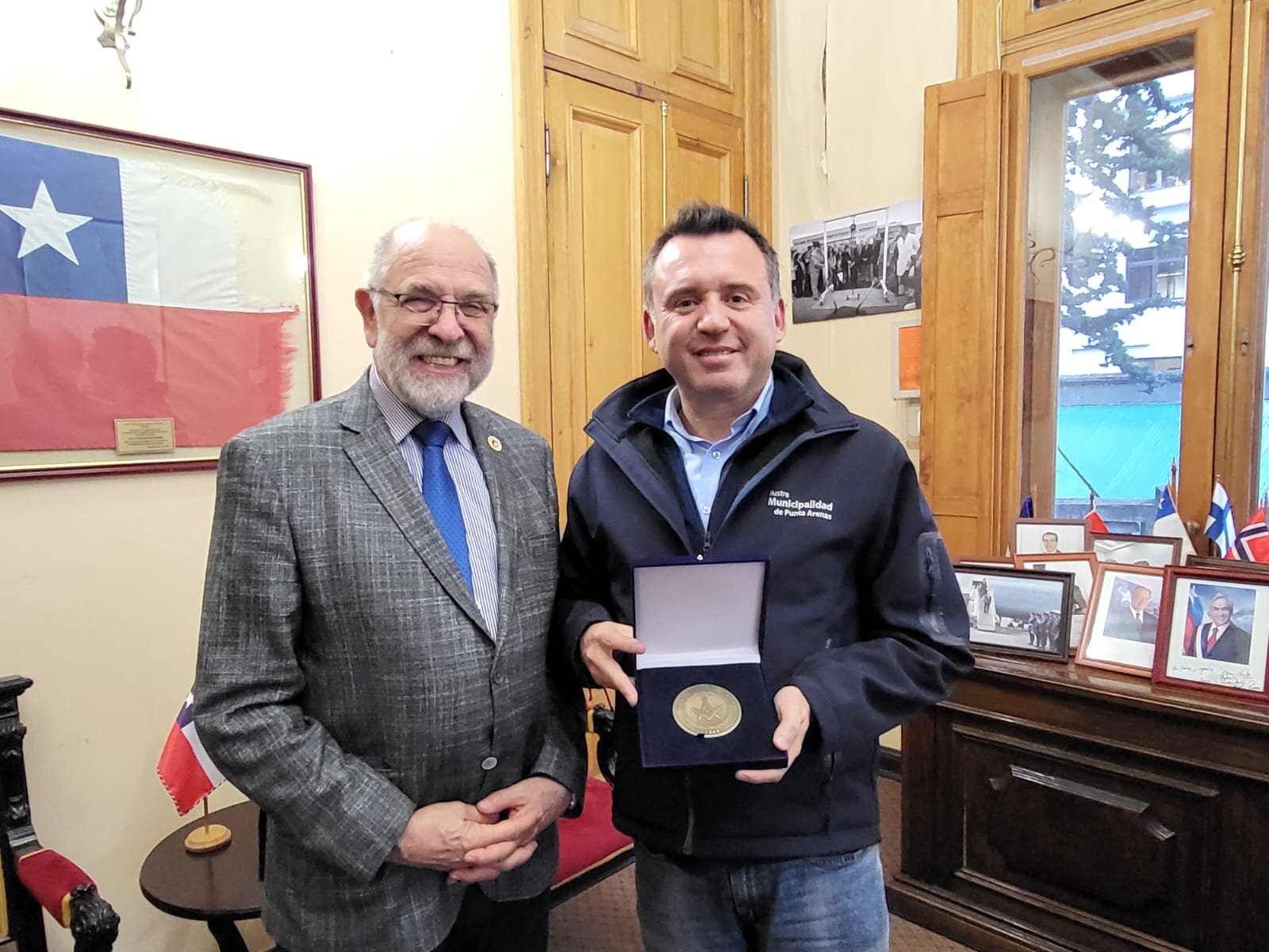 Gran Maestro de la Gran Logia de Chile realiza visita protocolar al alcalde de Punta Arenas