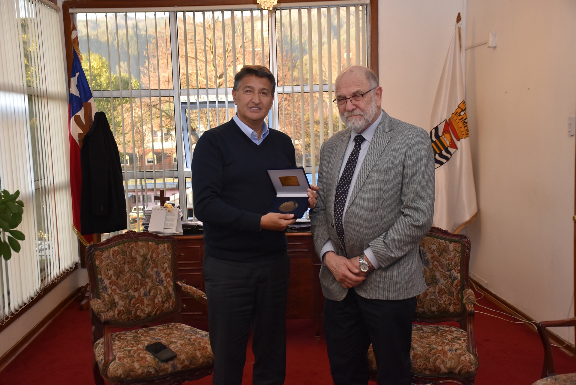 Alcalde de Chiguayante recibe a Gran Maestro