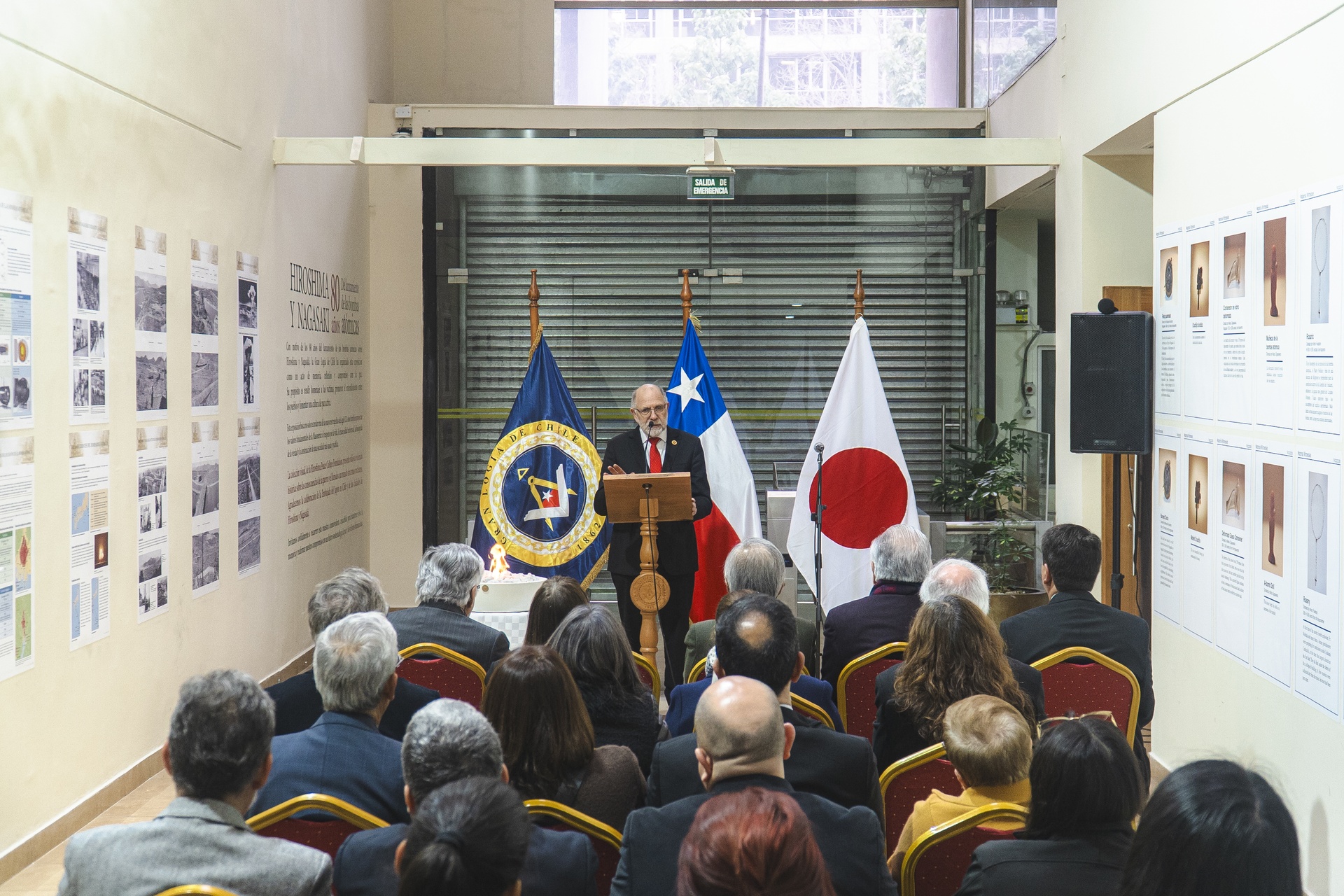 Gran Logia de Chile inaugura exposición sobre Hiroshima y Nagasaki