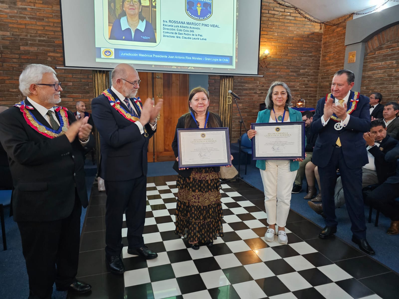 Emotivo Homenaje a Profesores en la Jurisdicción Pte. Juan Antonio Ríos Morales