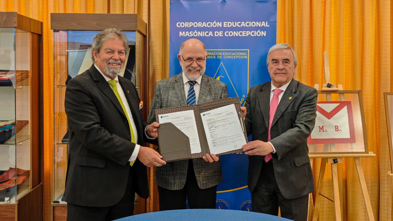 Logia Ignacio González Ginouvés dona documentos históricos al Museo Masonico COEMCO