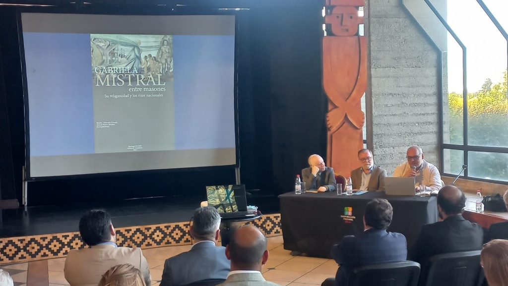 “Gabriela Mistral entre masones”
