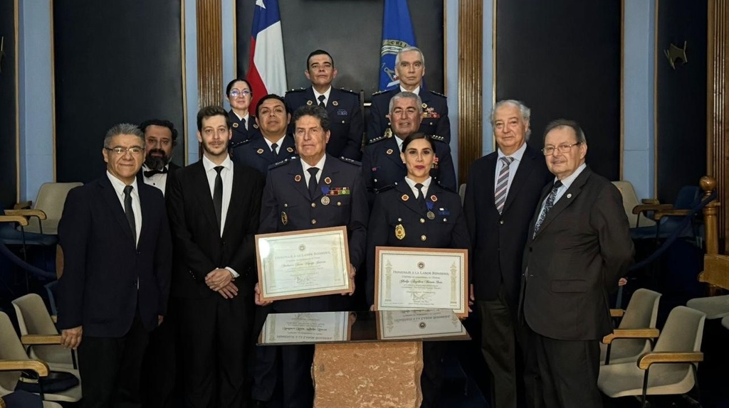 Homenaje a labor de Bomberos en la región de Valparaíso