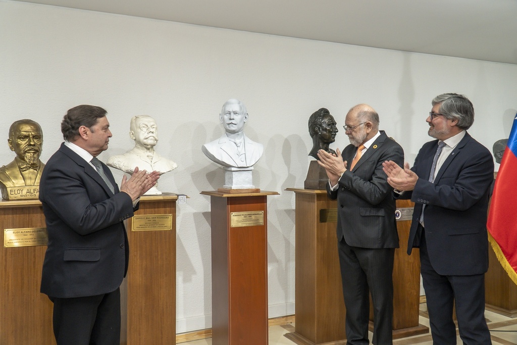 Hermano Domingo Villalobos tiene su espacio en el Salón de los Bustos