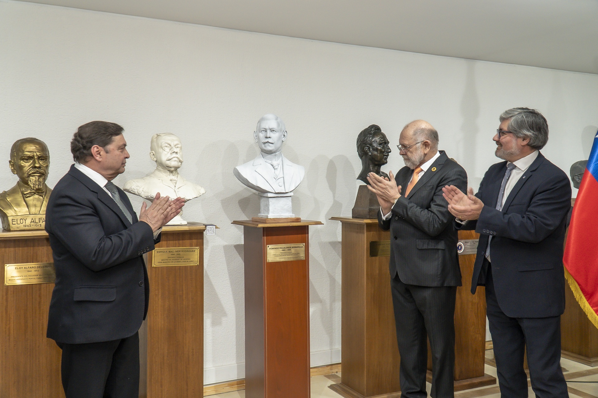 Hermano Domingo Villalobos tiene su espacio en el Salón de los Bustos