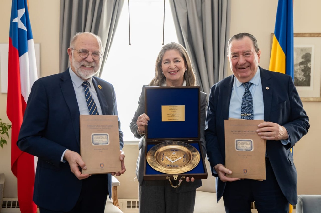 Gran Maestro saluda a recientemente electa Rectora de la U. de Concepción