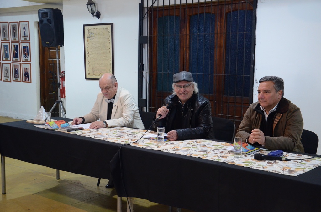 San Bernardo celebró la poesía con el lanzamiento de “Cárcel de Papel y Nostalgia”