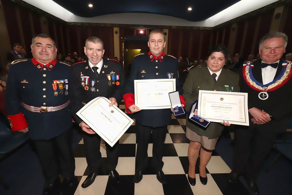 Distinguen a seis bomberos de La Araucanía con medalla “Germán Tenderini”