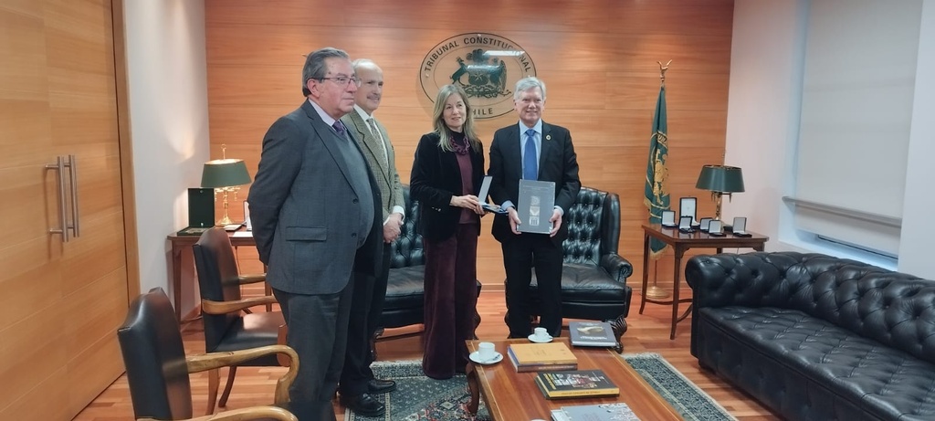 Gran Maestro realiza visita protocolar a presidenta del Tribunal Constitucional