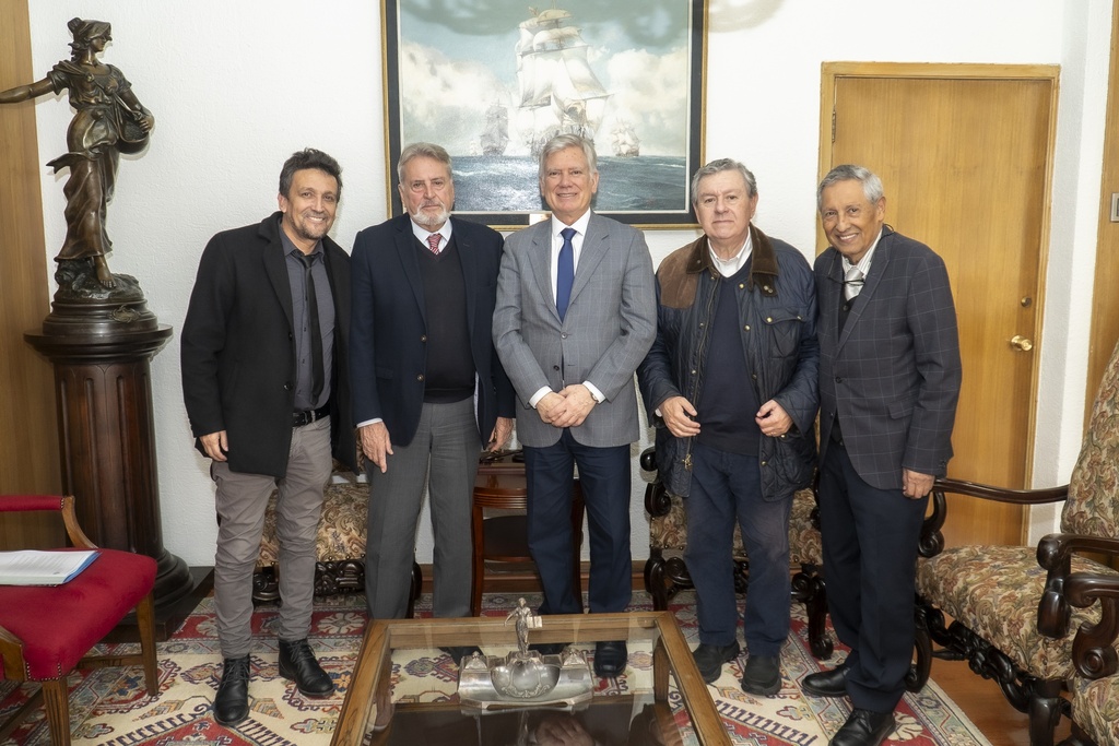 Corporación Educacional Laica de Santiago presenta sus objetivos educativos al Gran Maestro