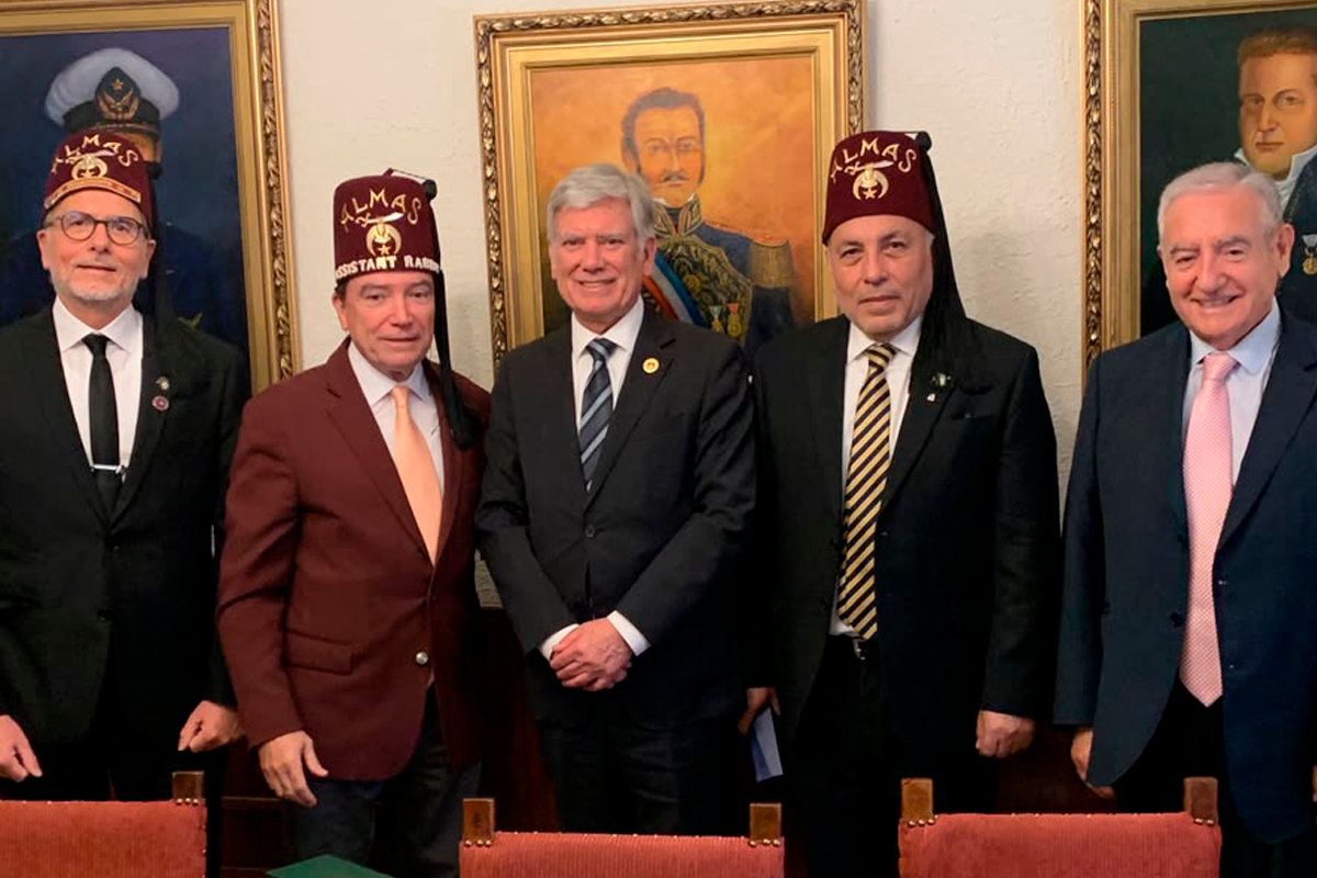 Club Shriners Almas-Chile conmemora su primer aniversario con visita oficial a las altas autoridades de la Gran Logia de Chile