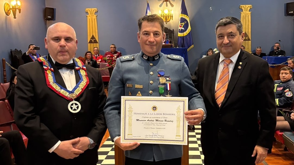 Gran Logia de Chile distingue con Medalla Germán Tenderini a bombero Mauricio Moreno Ramírez