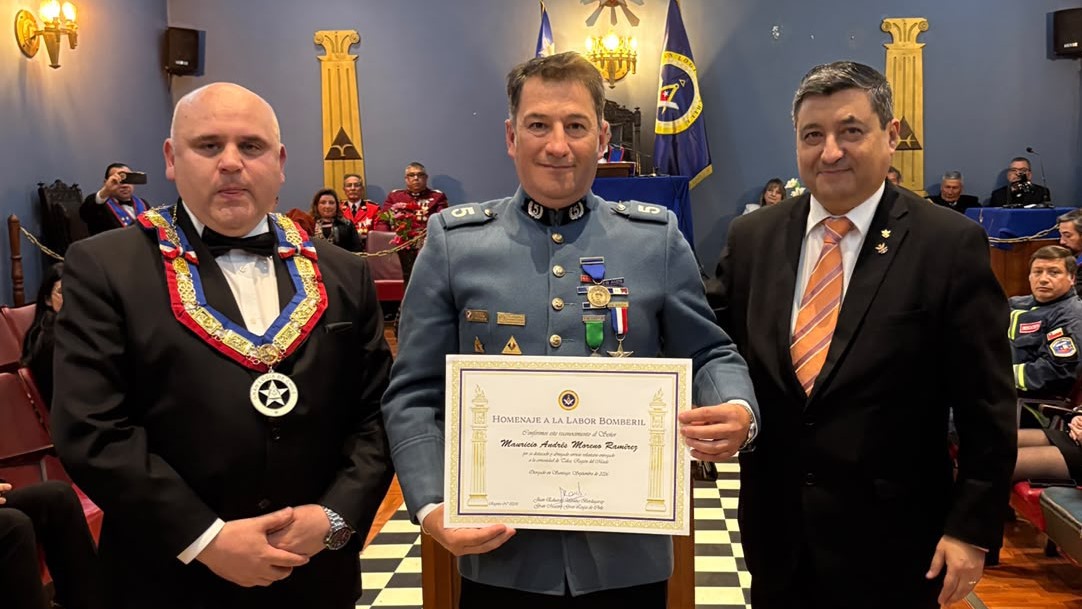 Gran Logia de Chile distingue con Medalla Germán Tenderini a bombero Mauricio Moreno Ramírez