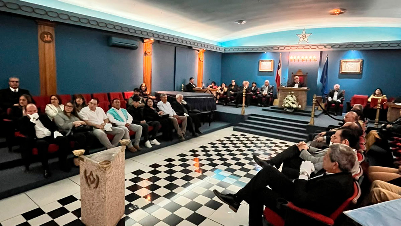 Logia Luz y Perseverancia de Curicó rinde homenaje a profesores y profesoras