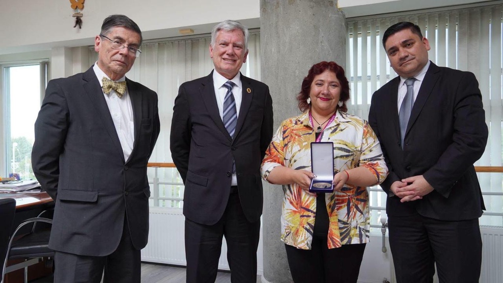 Alcaldesa de Puerto Natales se reúne con Gran Maestro