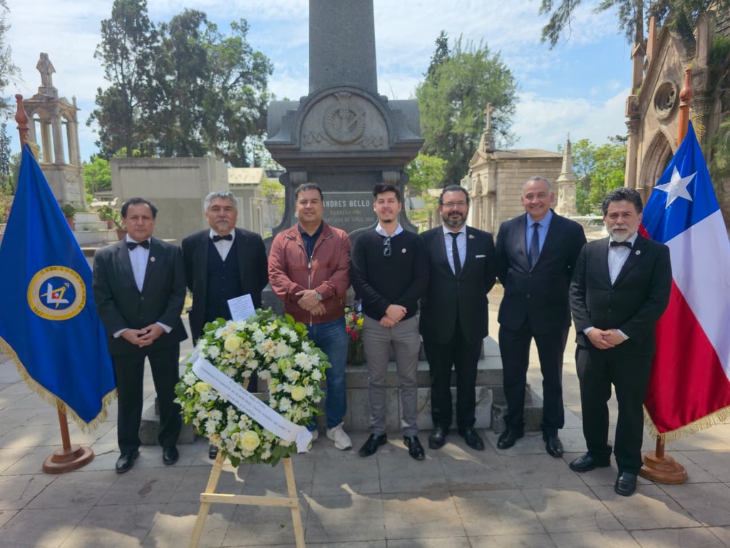 Respetable Logia Andrés Bello N.º 186 realizó romería en homenaje a Andrés Bello en el Cementerio General